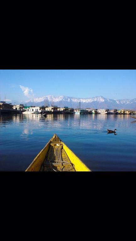 Houseboat Holiday