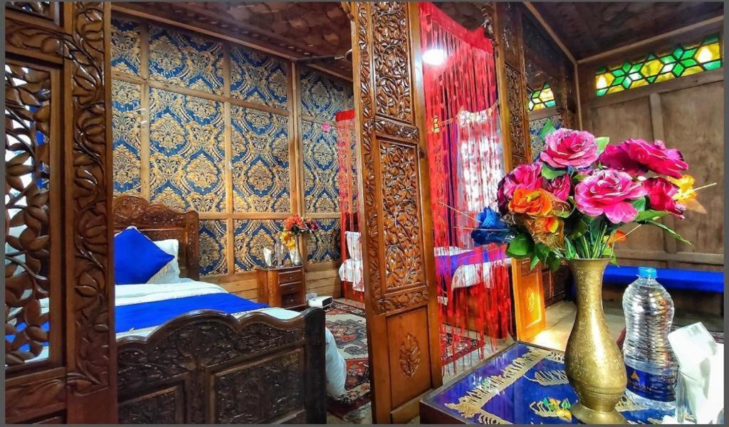 The Heritage Safina Group Of Houseboats Botel