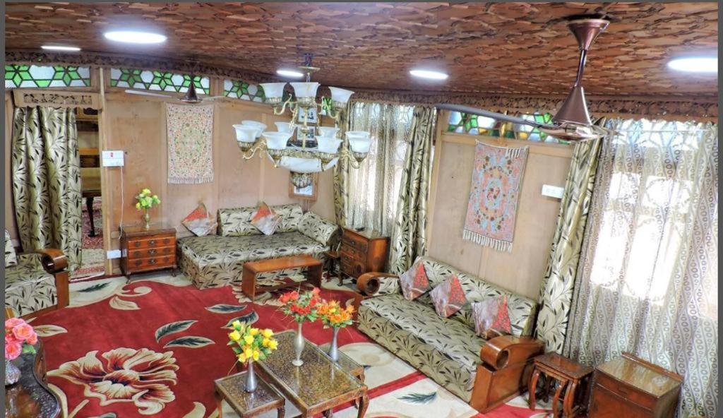 Botel The Heritage Safina Group Of Houseboats