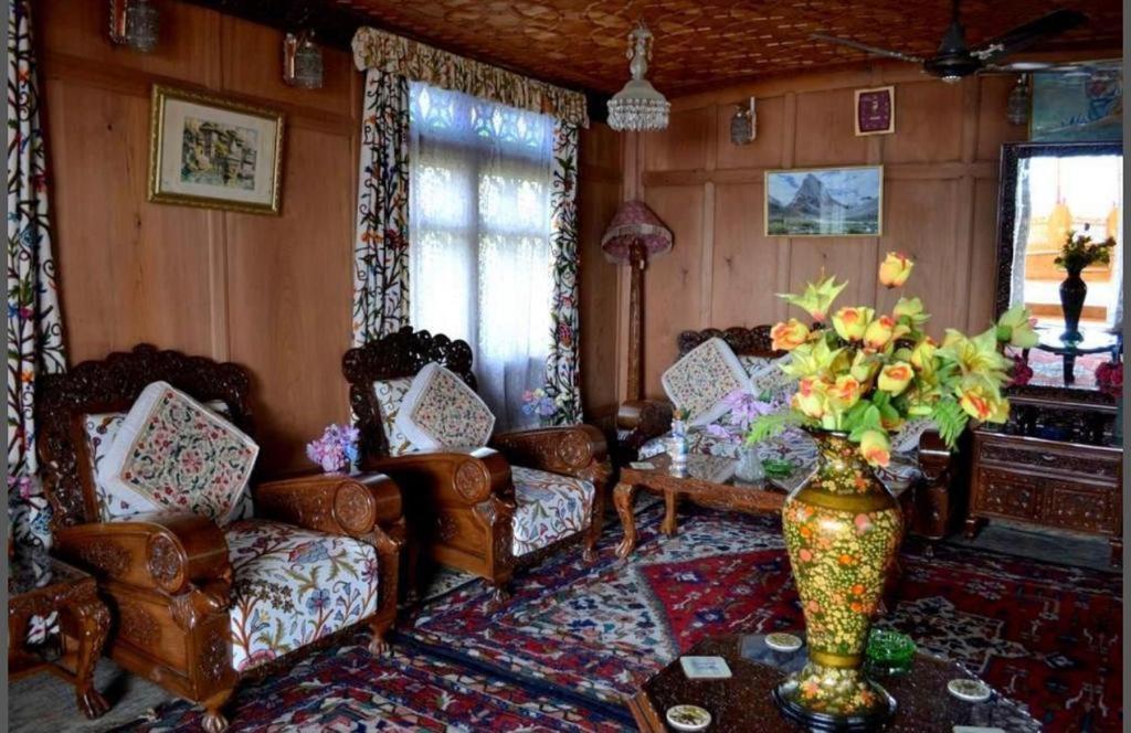 The Heritage Safina Group Of Houseboats Botel Srinagar (Jammu and Kashmir)