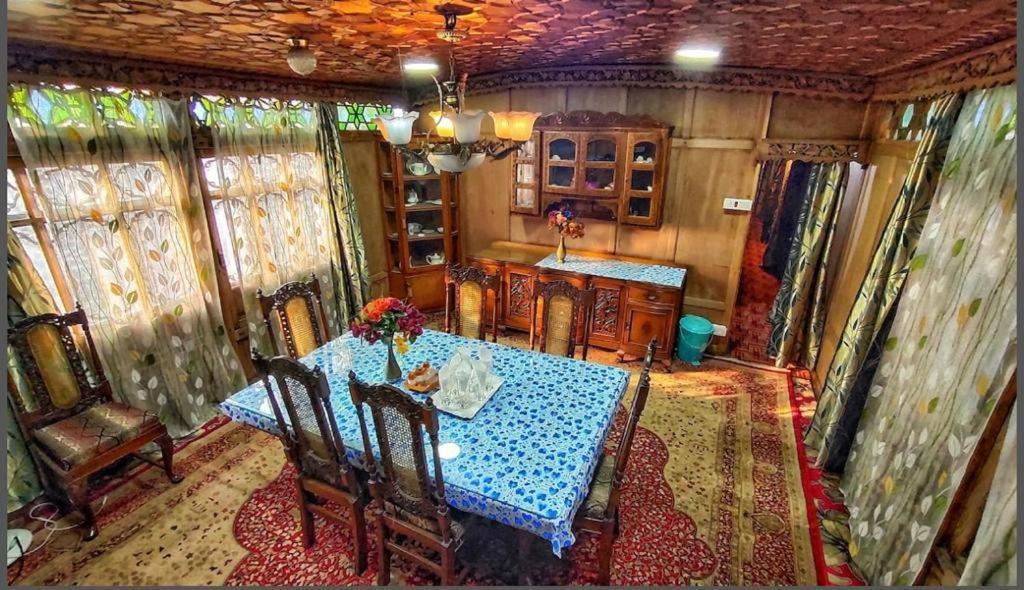 The Heritage Safina Group Of Houseboats 4* Srinagar (Jammu and Kashmir)