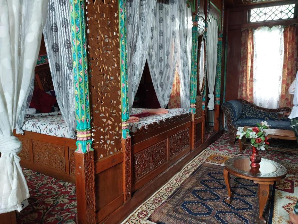 The Heritage Safina Group Of Houseboats Botel 4*