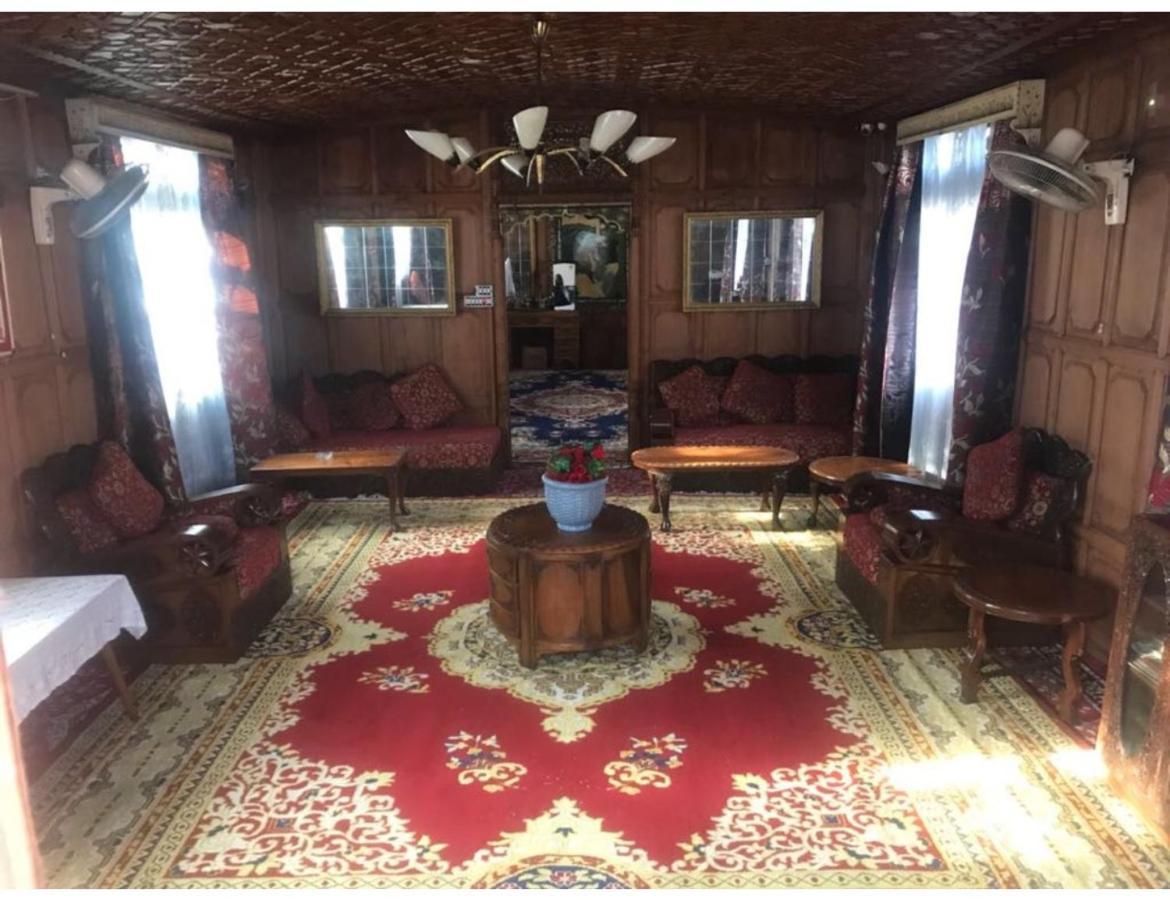 Cutty Sark Houseboat,
