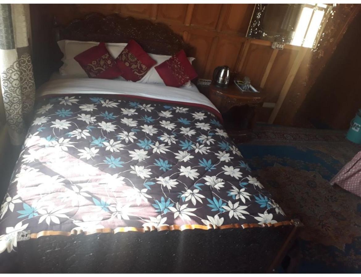 Cutty Sark Houseboat, Srinagar (Jammu and Kashmir)