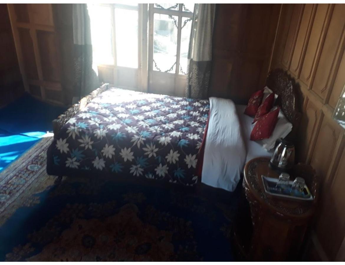 Cutty Sark Houseboat, * Srinagar (Jammu and Kashmir)