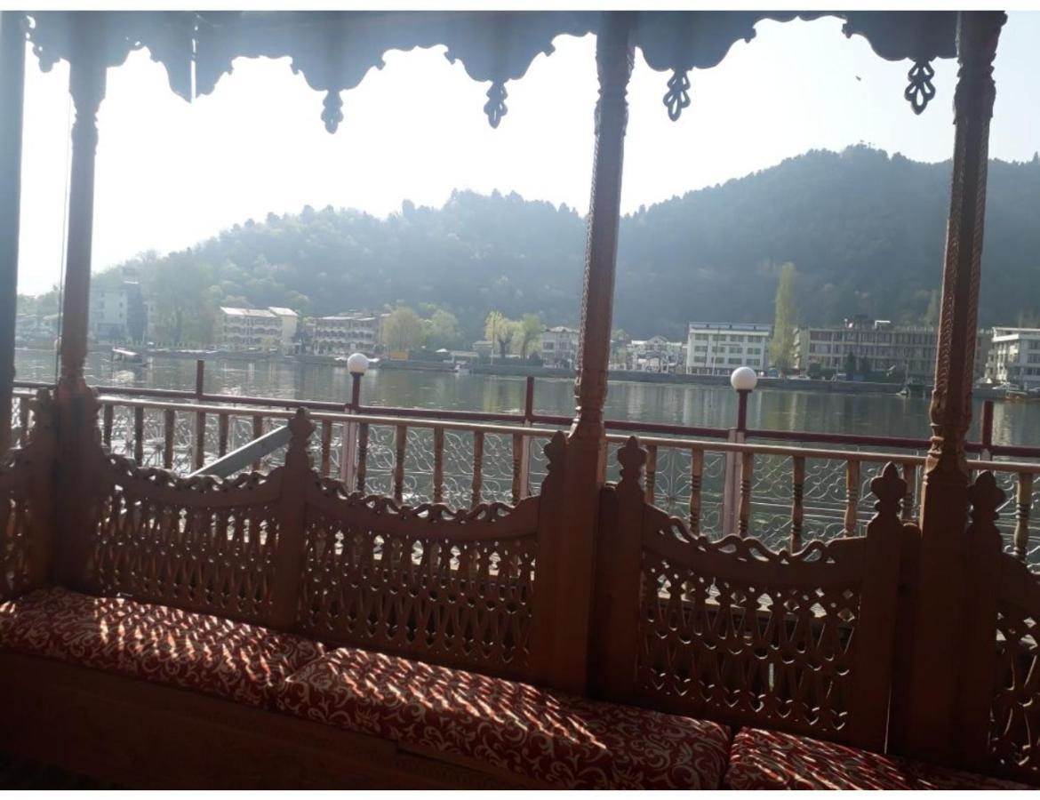 Cutty Sark Houseboat, Homestay Srinagar (Jammu and Kashmir)