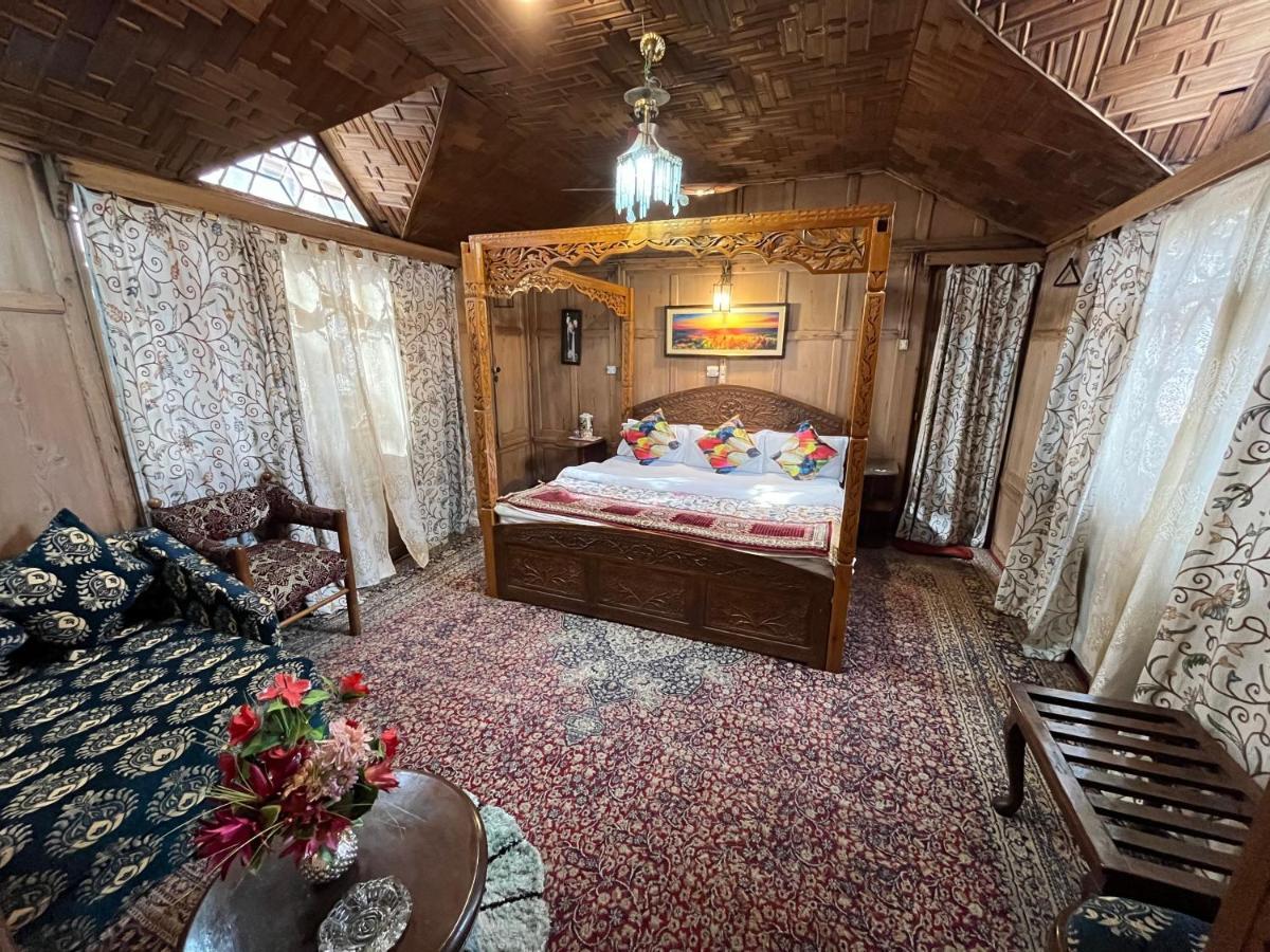 Young Shahzada Group Of Houseboats 3* Srinagar (Jammu and Kashmir)