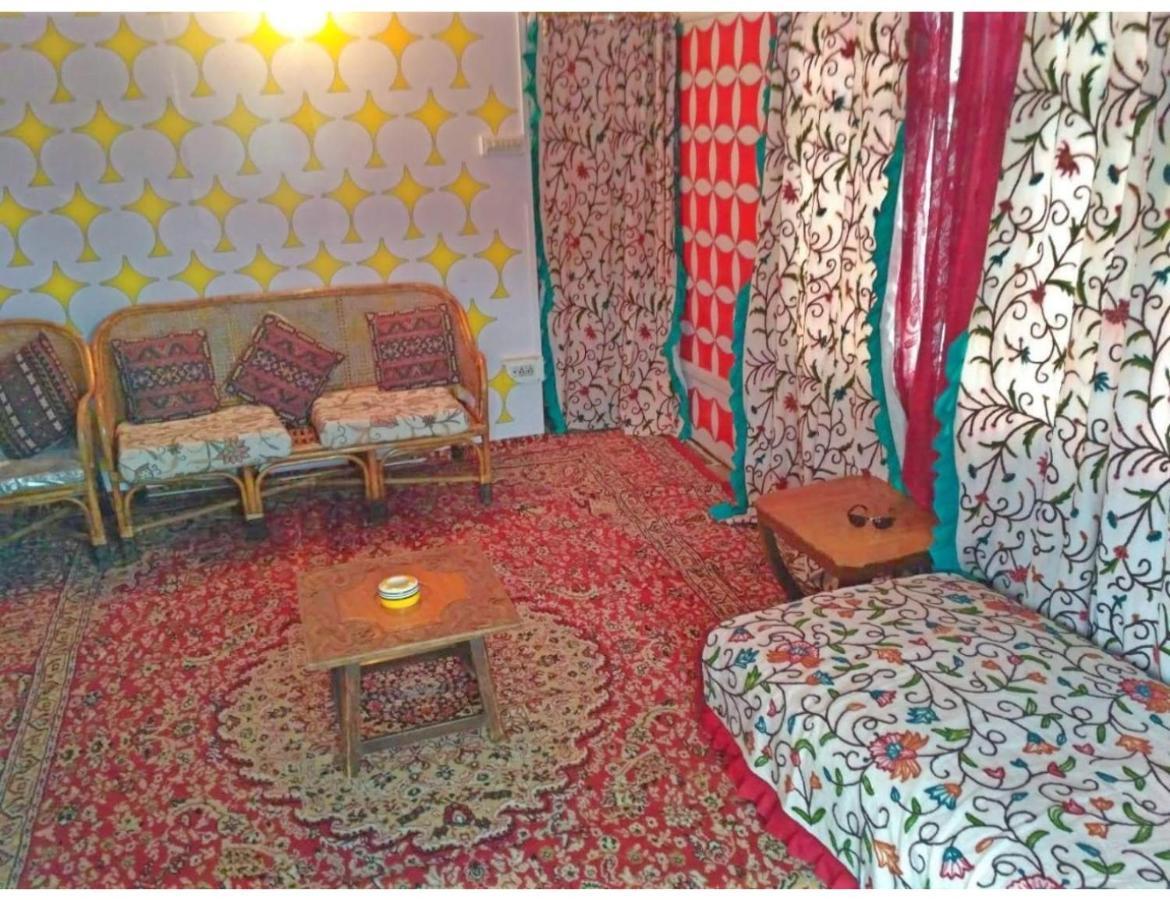 Botel Blue Heaven House Boat, Srinagar (Jammu and Kashmir)