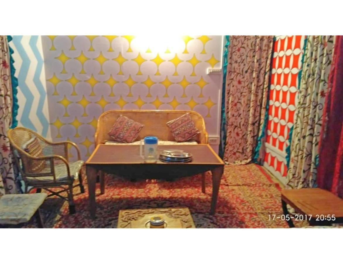 Botel Blue Heaven House Boat, Srinagar (Jammu and Kashmir)