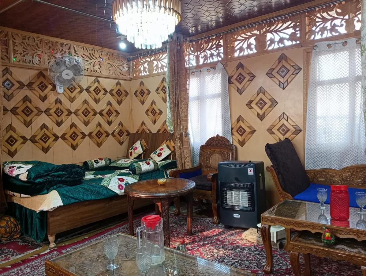 Hotel Houseboat New Jahangir And Morning Car 3*