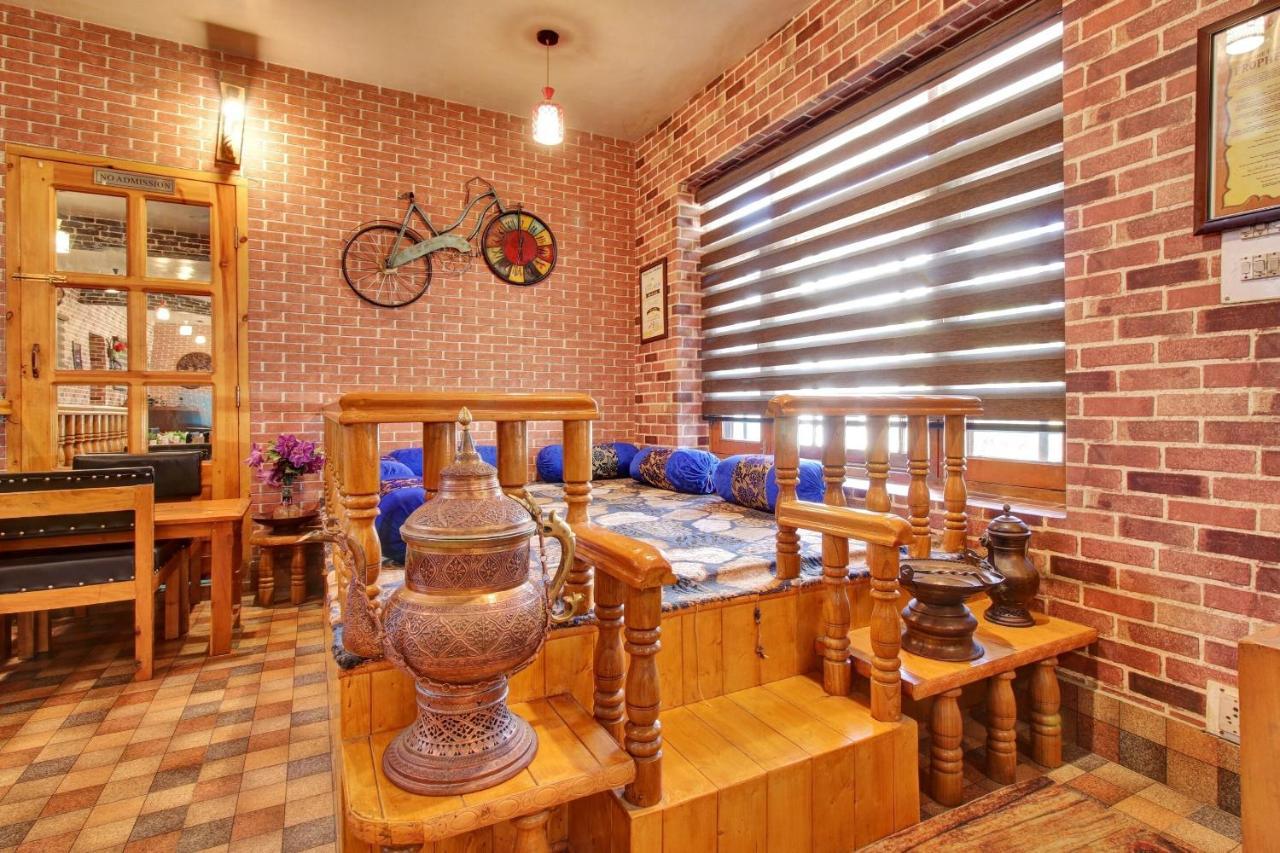 Hotel Super Oyo Capital O 91600 The Village Classic And Restaurant Srinagar (Jammu and Kashmir)