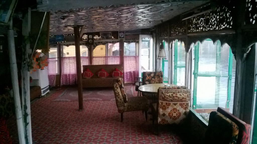 Island * Srinagar (Jammu and Kashmir)