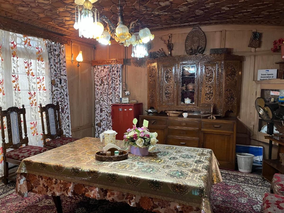 Young Shahzada Group Of Houseboats 3*