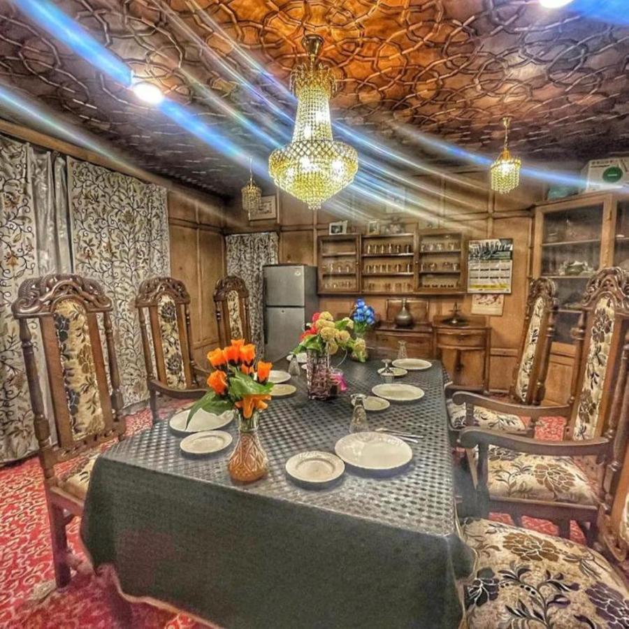 Botel Floating Luxury Group Of Houseboats Srinagar (Jammu and Kashmir)