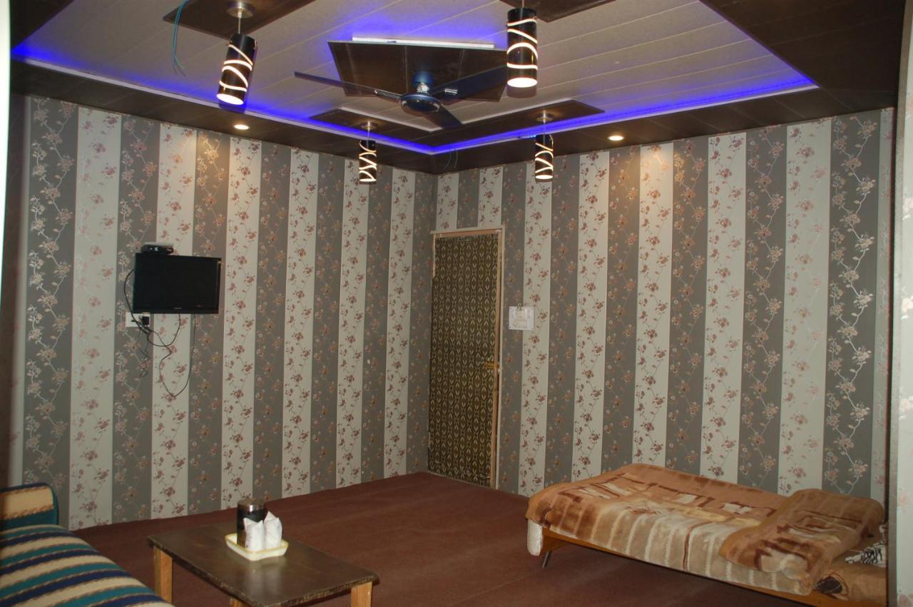Zippino 3s3 Srinagar (Jammu and Kashmir)
