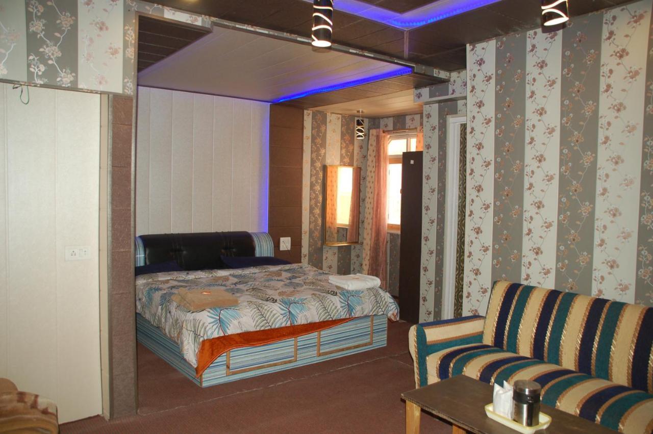 Zippino 3s3 Hotel Srinagar (Jammu and Kashmir)