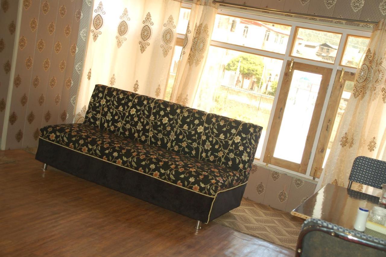 Hotel Zippino 3s3 Srinagar (Jammu and Kashmir)