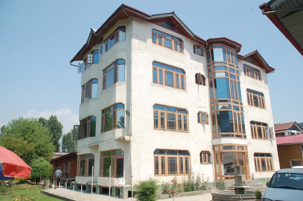 Zippino 3s3 3* Srinagar (Jammu and Kashmir)