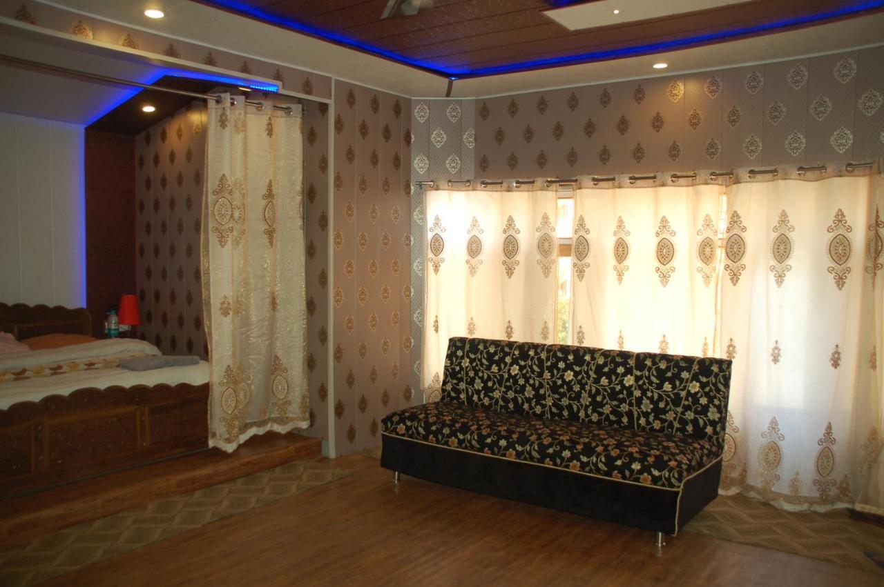 Hotel Zippino 3s3 Srinagar (Jammu and Kashmir)