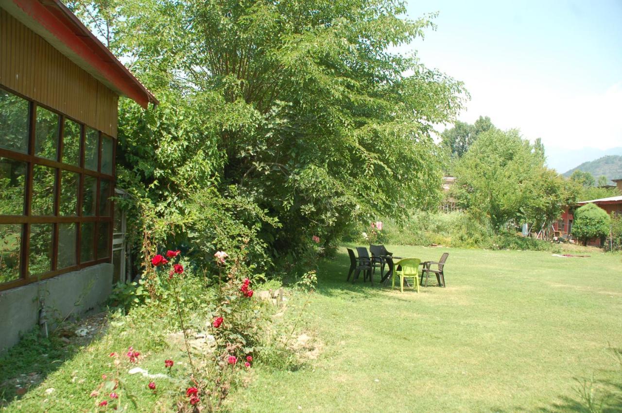 Zippino 3s3 Hotel Srinagar (Jammu and Kashmir)