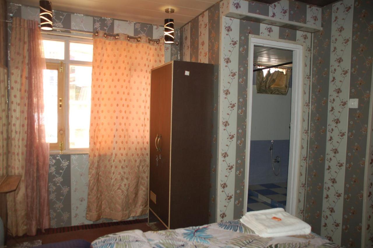 Zippino 3s3 Hotel Srinagar (Jammu and Kashmir)