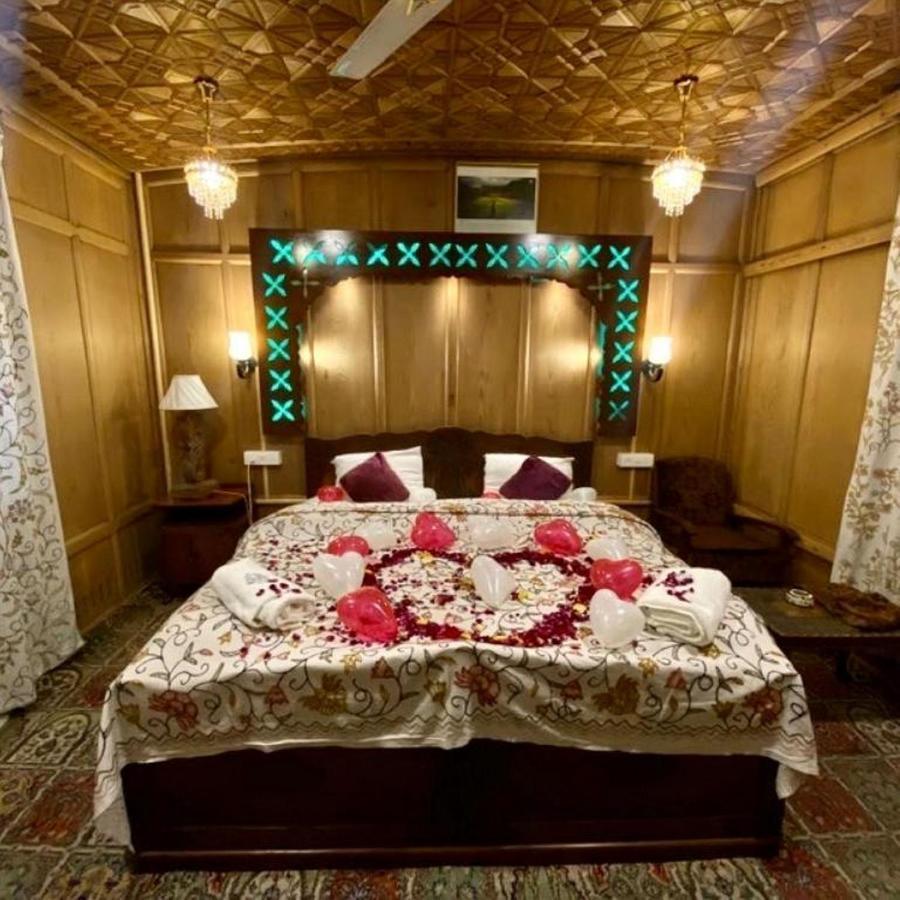Botel Floating Luxury Group Of Houseboats Srinagar (Jammu and Kashmir)