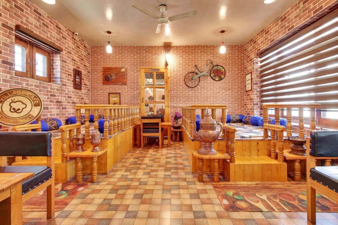 Super Oyo Capital O 91600 The Village Classic And Restaurant 3* Srinagar (Jammu and Kashmir)