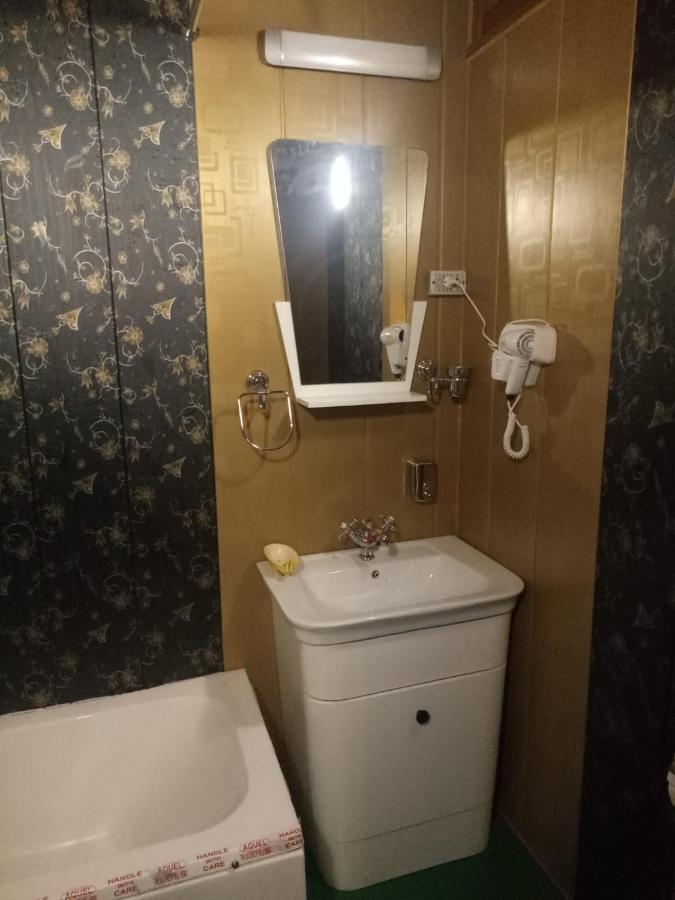 Laila Luxury Houseboats Group Srinagar (Jammu and Kashmir)