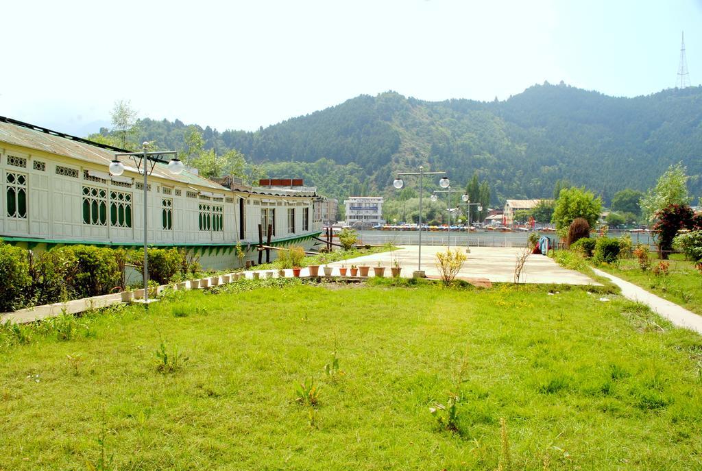 Resort Golden Ship *