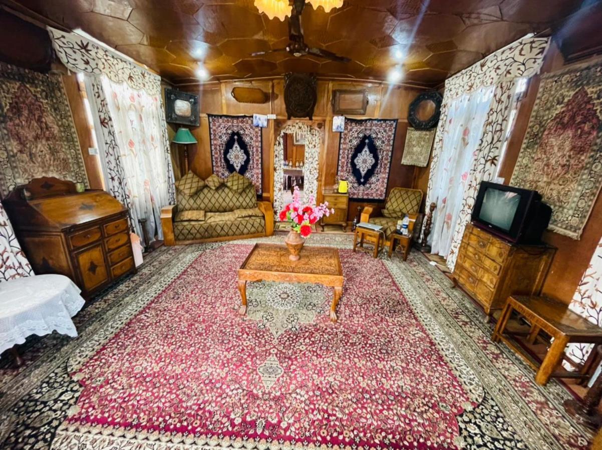 Houseboat Altaf And Transportation Srinagar (Jammu and Kashmir)