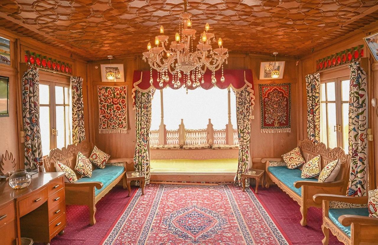 Green Heritage Group Of Houseboats