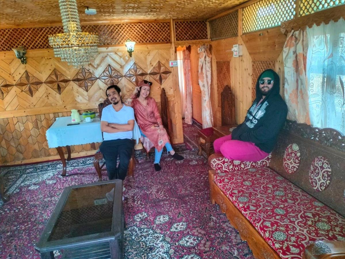 Botel Lala Rukh Group Of Houseboats