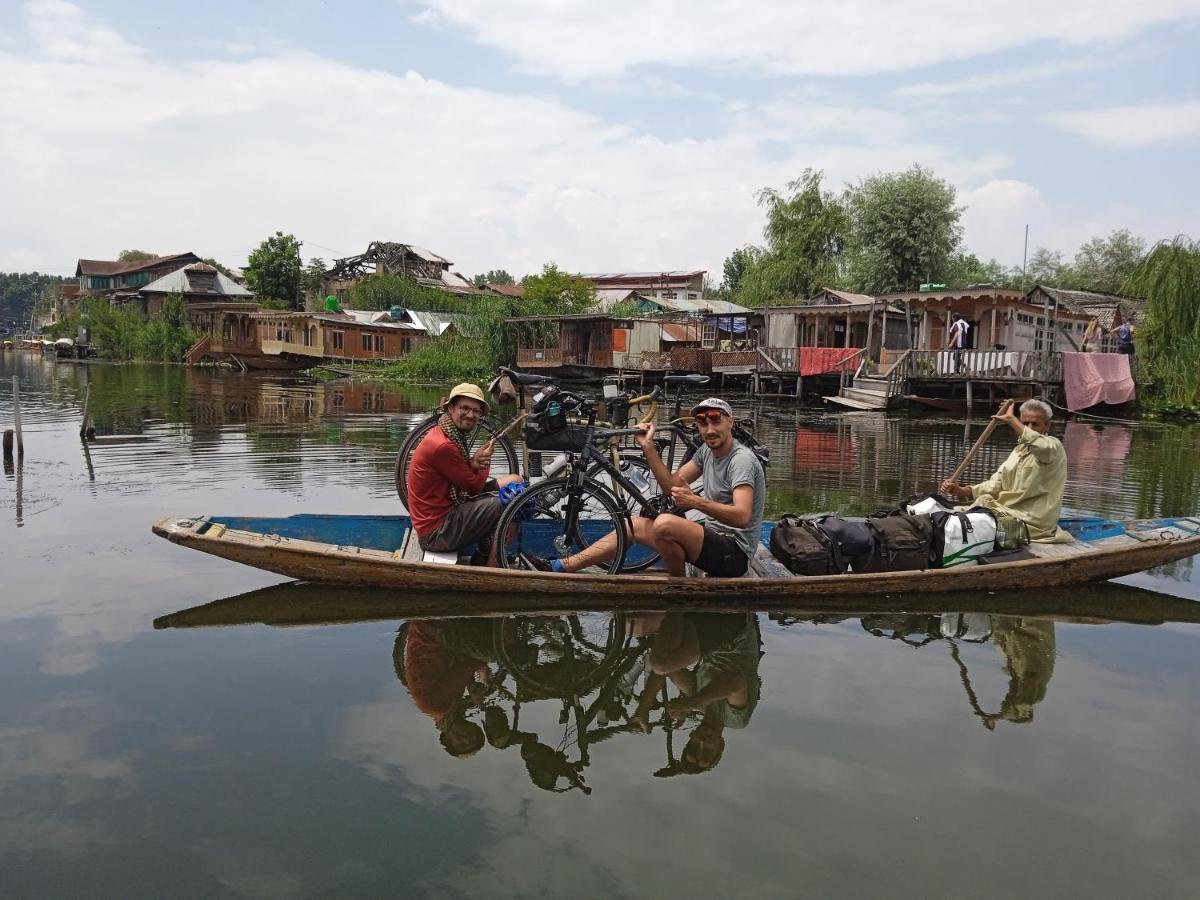 Houseboat Pride Of India Botel