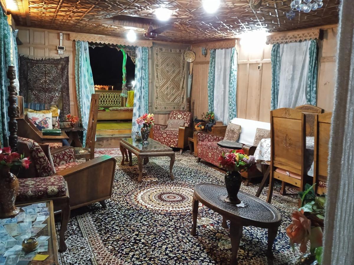 Botel Houseboat Pride Of India 3*