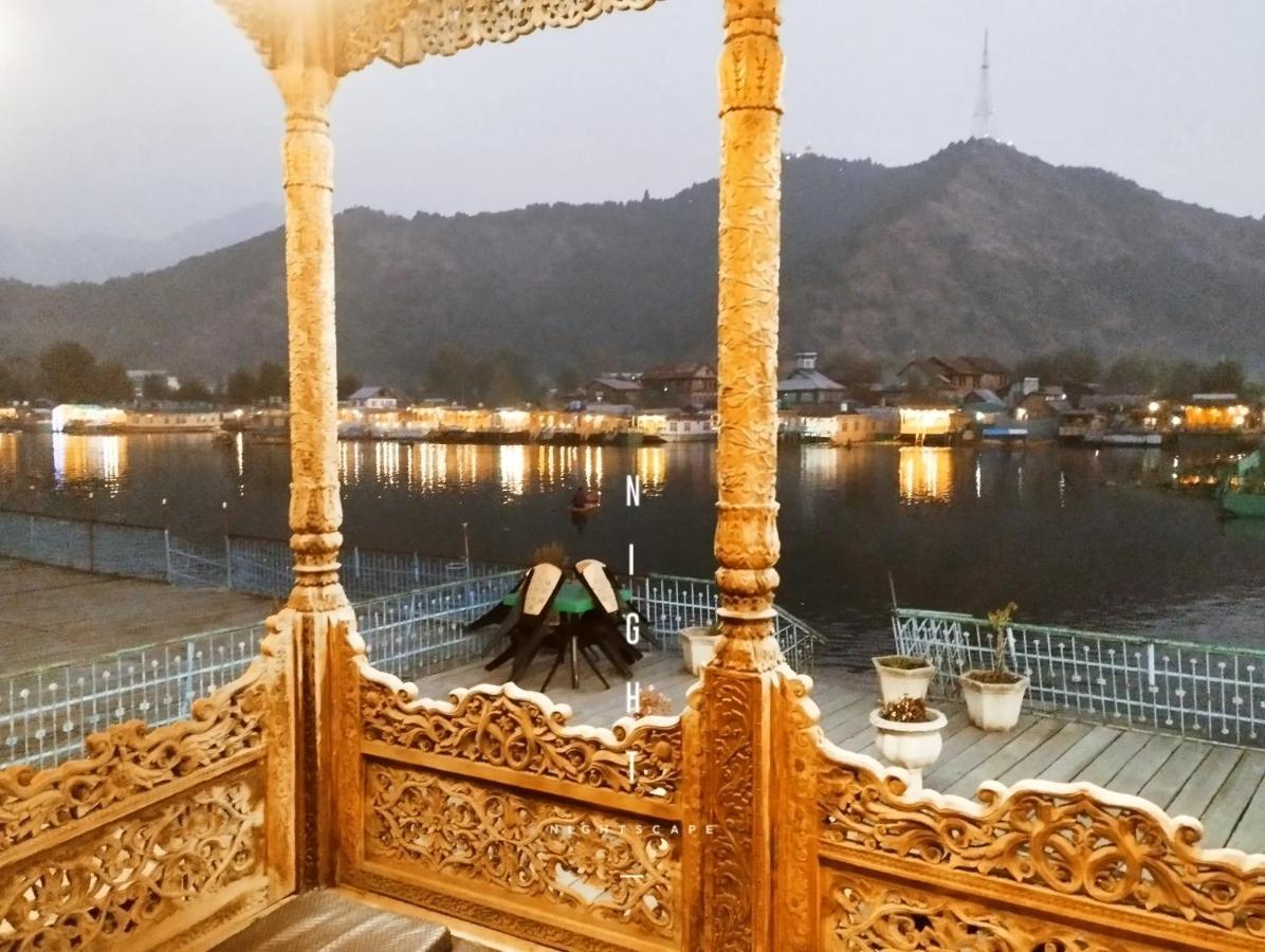 Bed & Breakfast Laila Luxury Houseboats Group