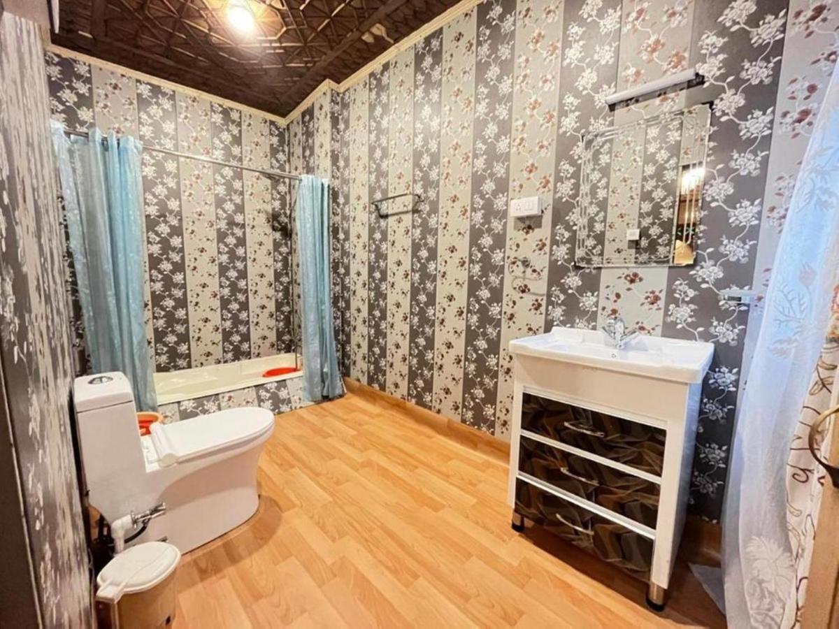 Botel Floating Luxury Group Of Houseboats Srinagar (Jammu and Kashmir)