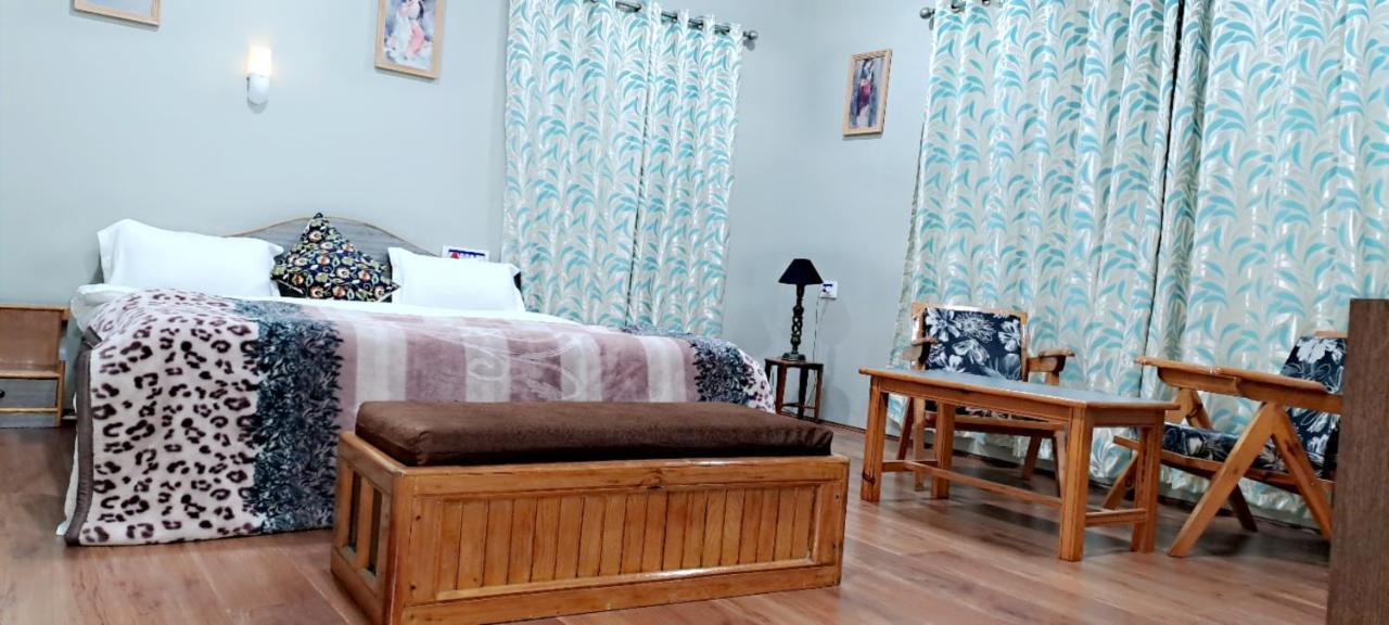 Hotel Mehtab Srinagar (Jammu and Kashmir)