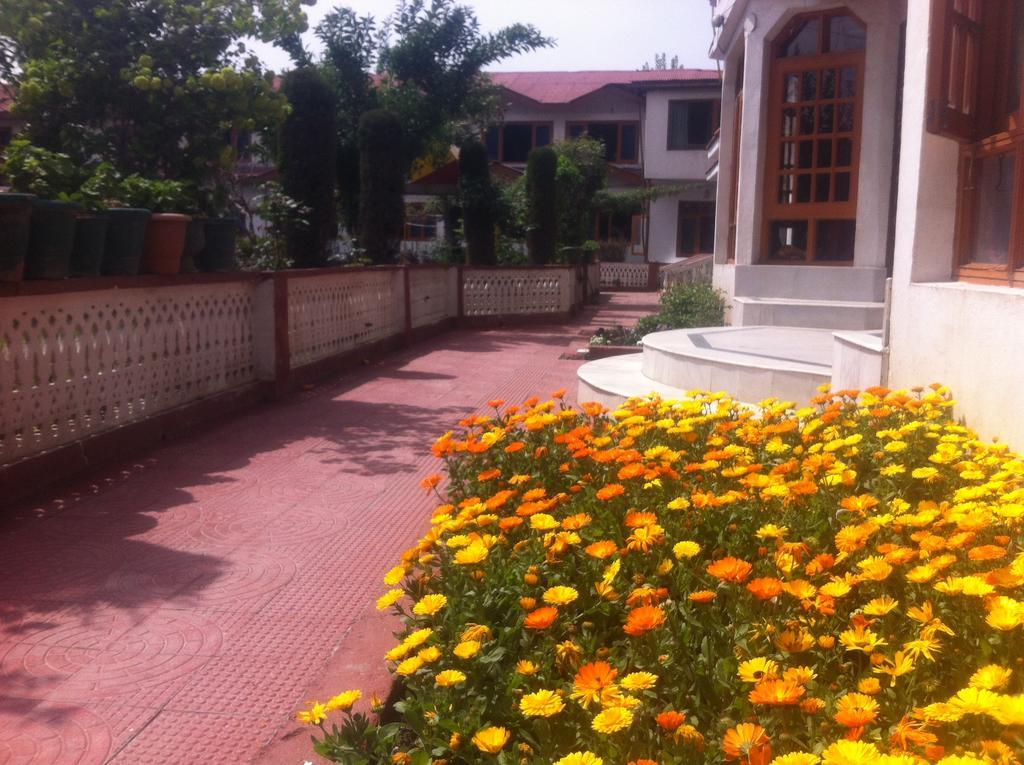 Hotel Hotel Akbar At Dal Lake Ghat Number 1