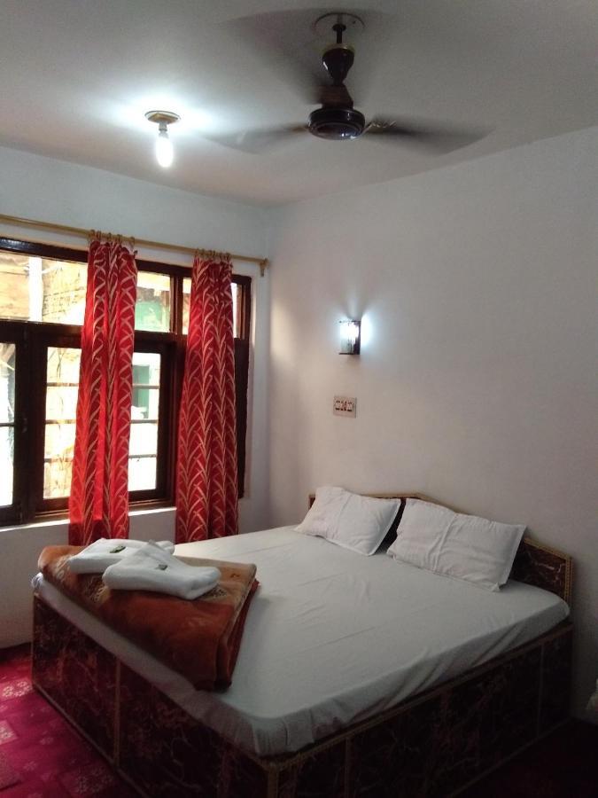 Hotel Howrah *