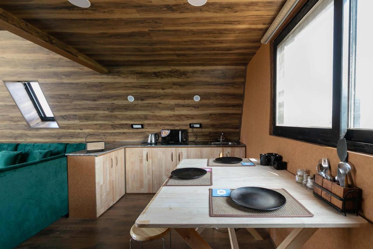 Stayvista At The Loft - Pet Friendly With A-frame Structure, Interiors, Bonfire Villa Srinagar (Jammu and Kashmir)