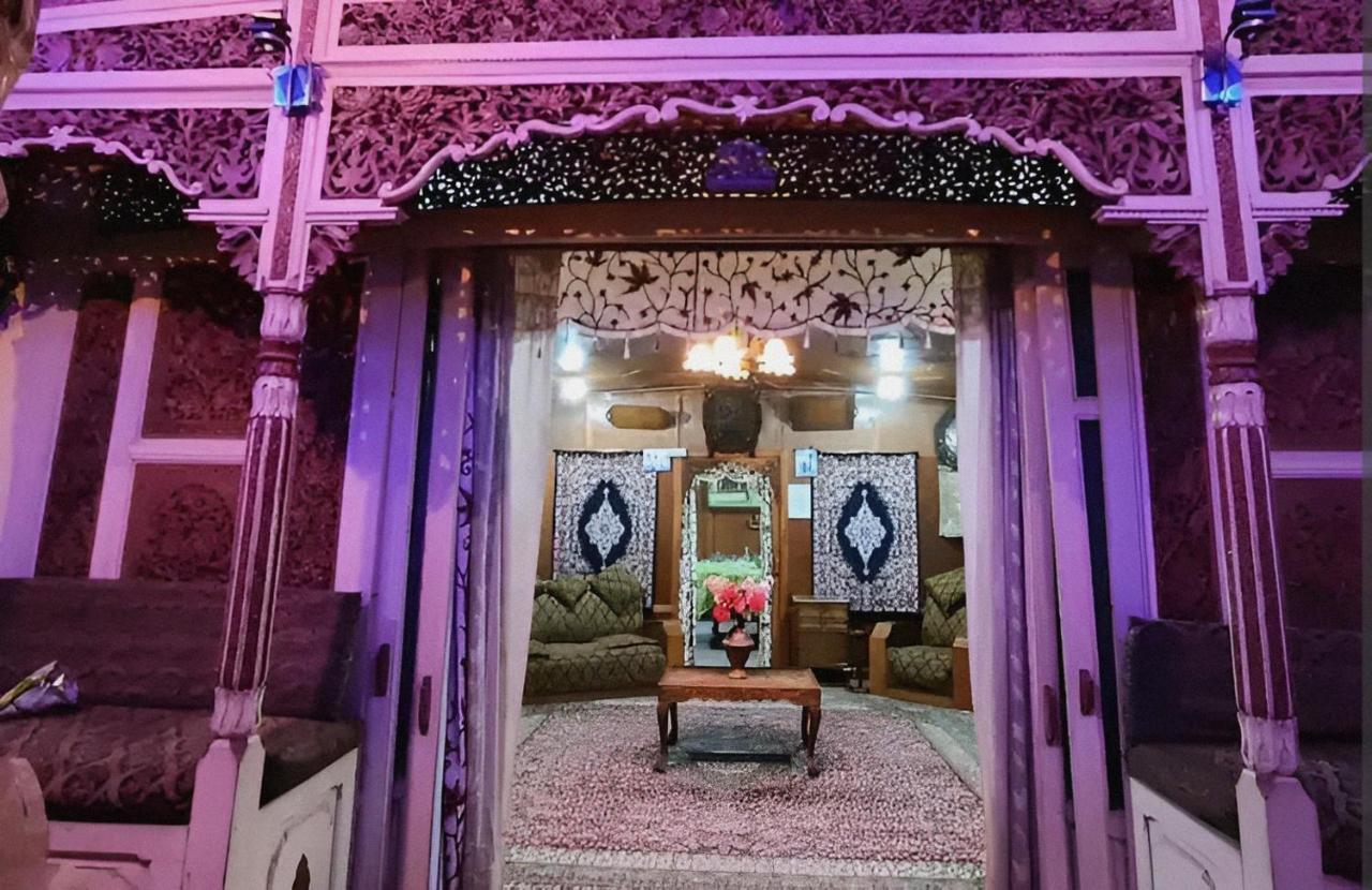 Kashmir Palace Group Of Houseboats 4*