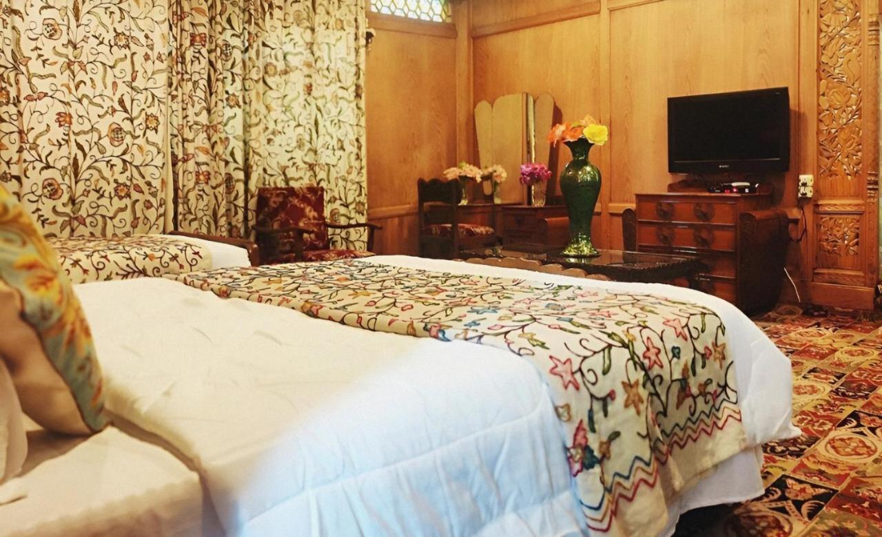 Hotel Kashmir Palace Group Of Houseboats Srinagar (Jammu and Kashmir)