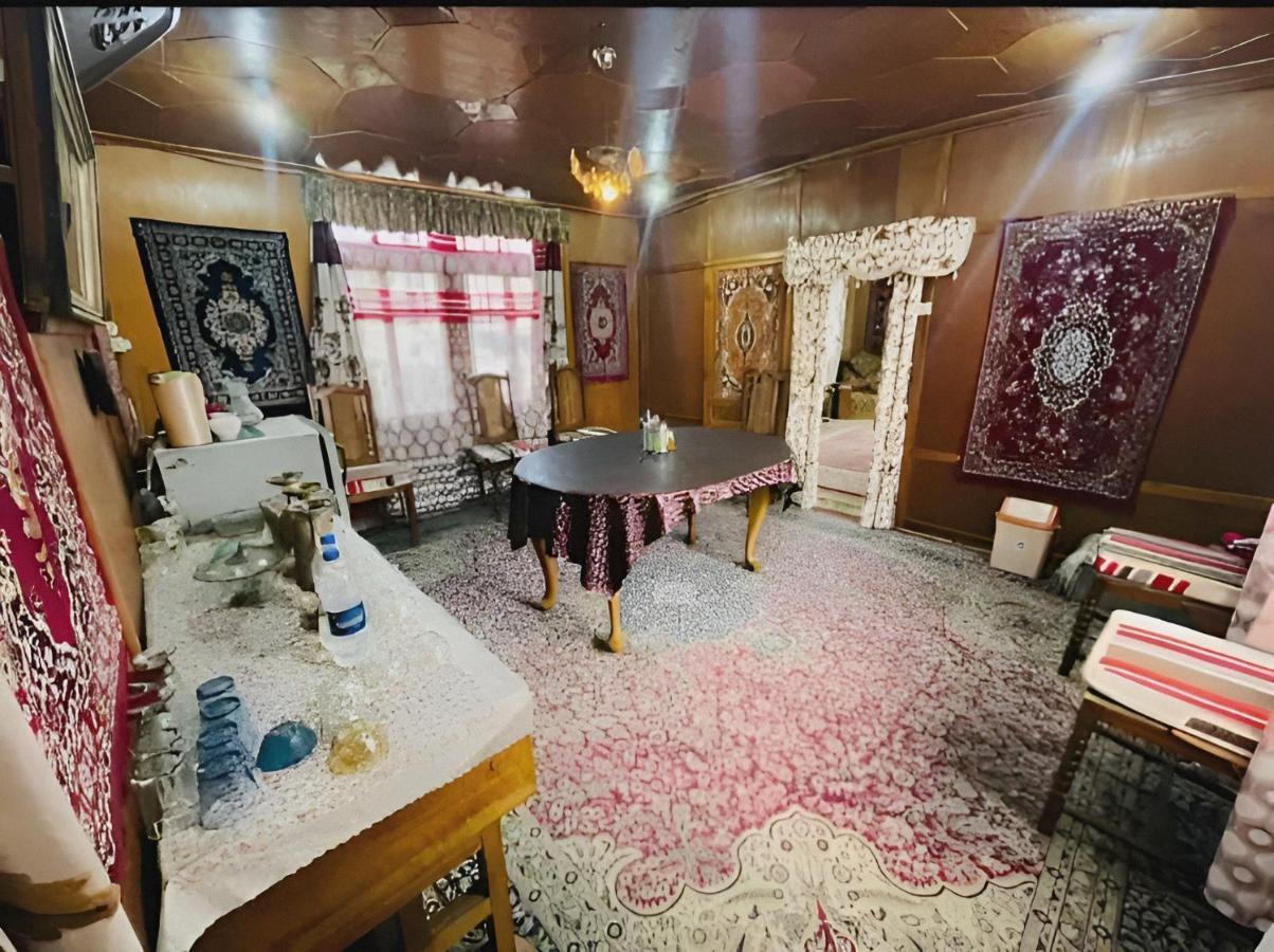 Kashmir Palace Group Of Houseboats 4* Srinagar (Jammu and Kashmir)