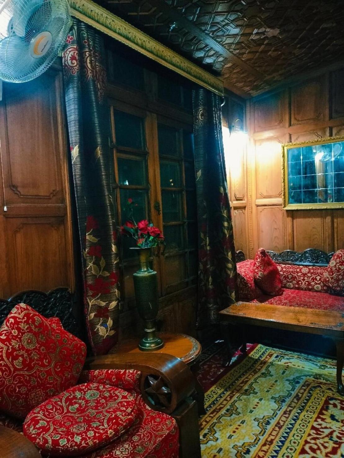 Cutty Sark Houseboat,