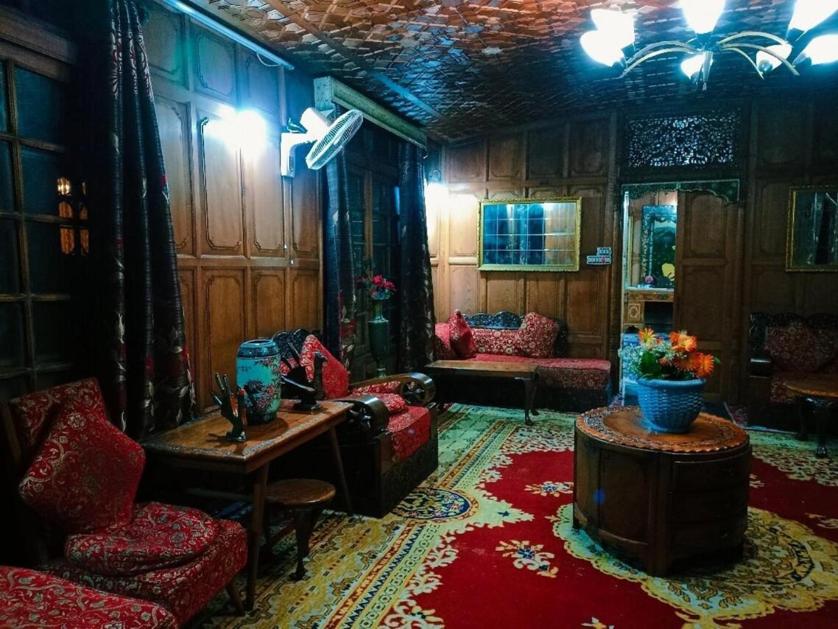 Cutty Sark Houseboat, Homestay *