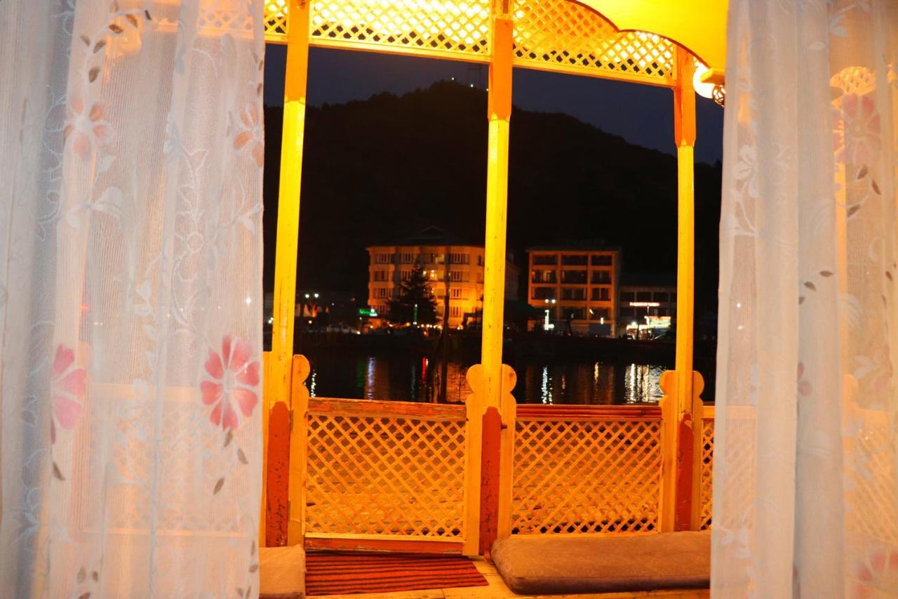 House Boat New Pala Palace