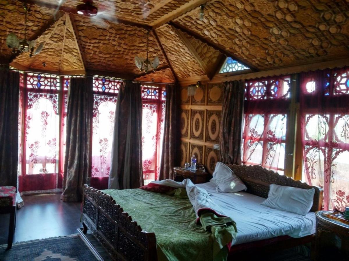 Cutty Sark Houseboat, * Srinagar (Jammu and Kashmir)