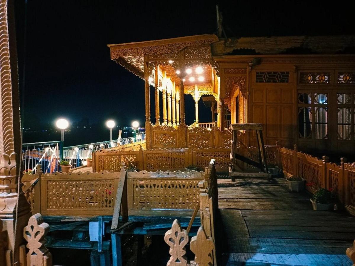 Cutty Sark Houseboat, Homestay *