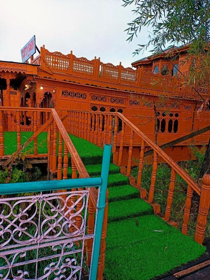 Cutty Sark Houseboat, Srinagar (Jammu and Kashmir)