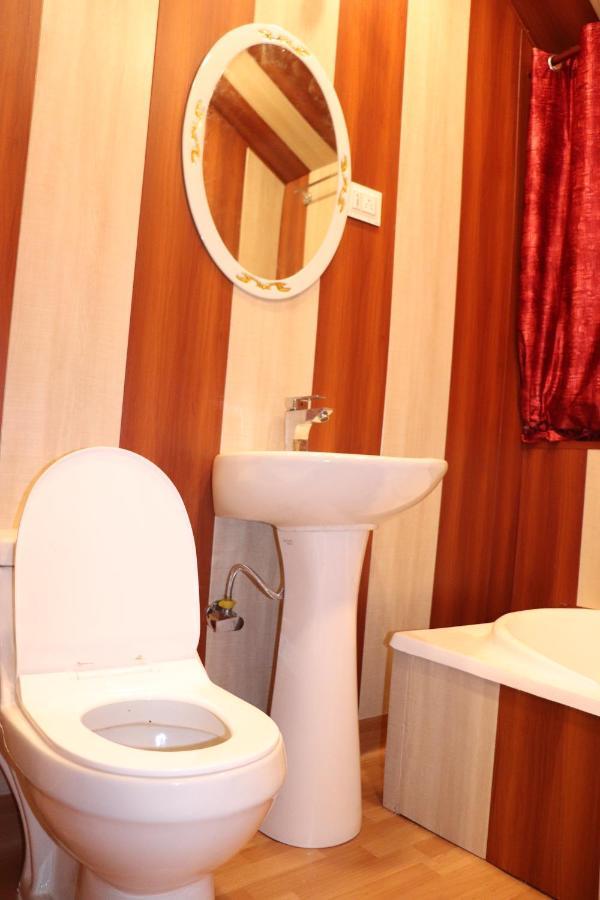 Botel House Boat New Pala Palace 3*